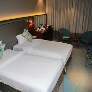 فندق فرساي باي رافيز, دبي