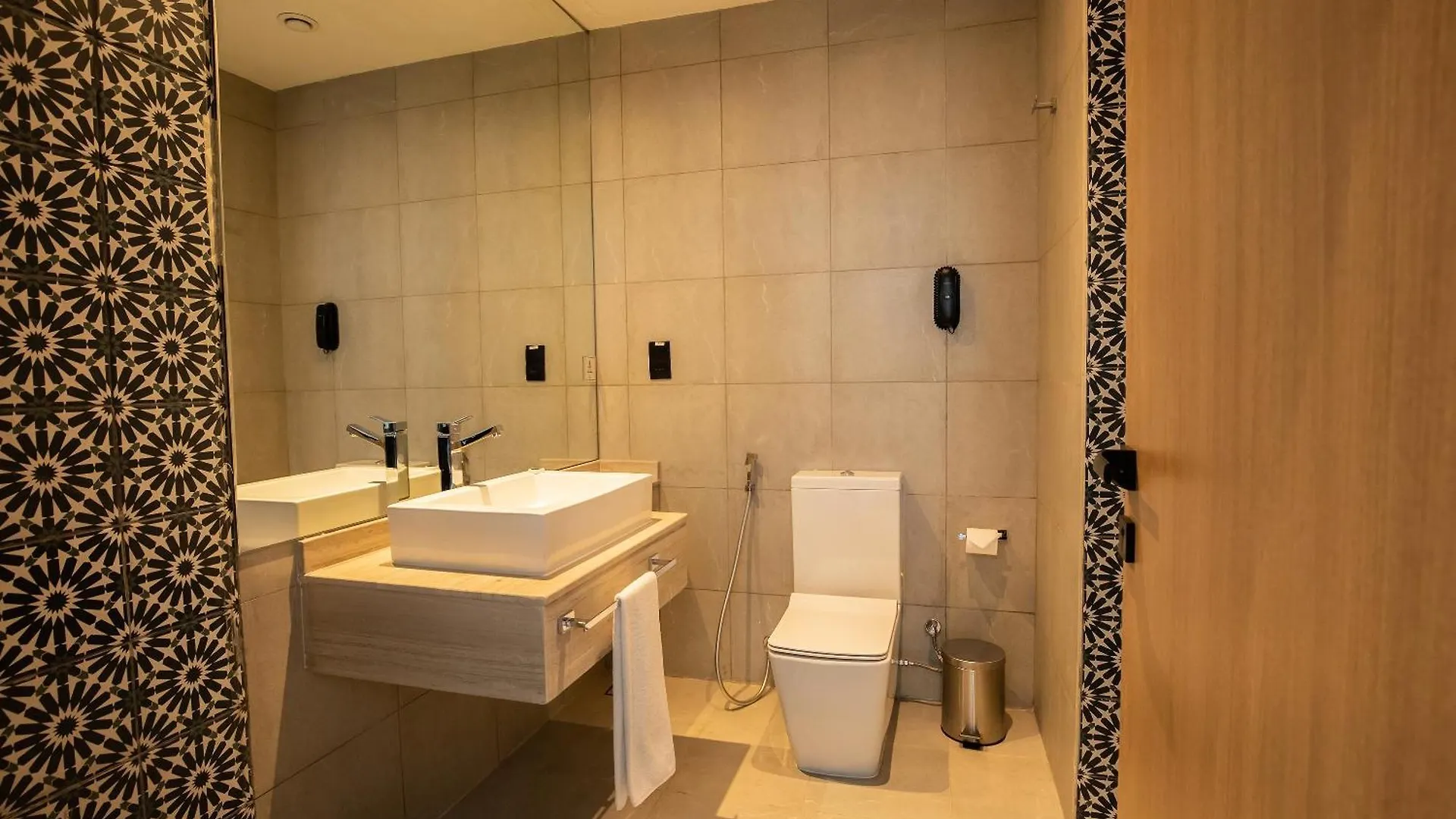 Grand Kingsgate Jaddaf Waterfront Hotel By Millennium Dubai 4*,