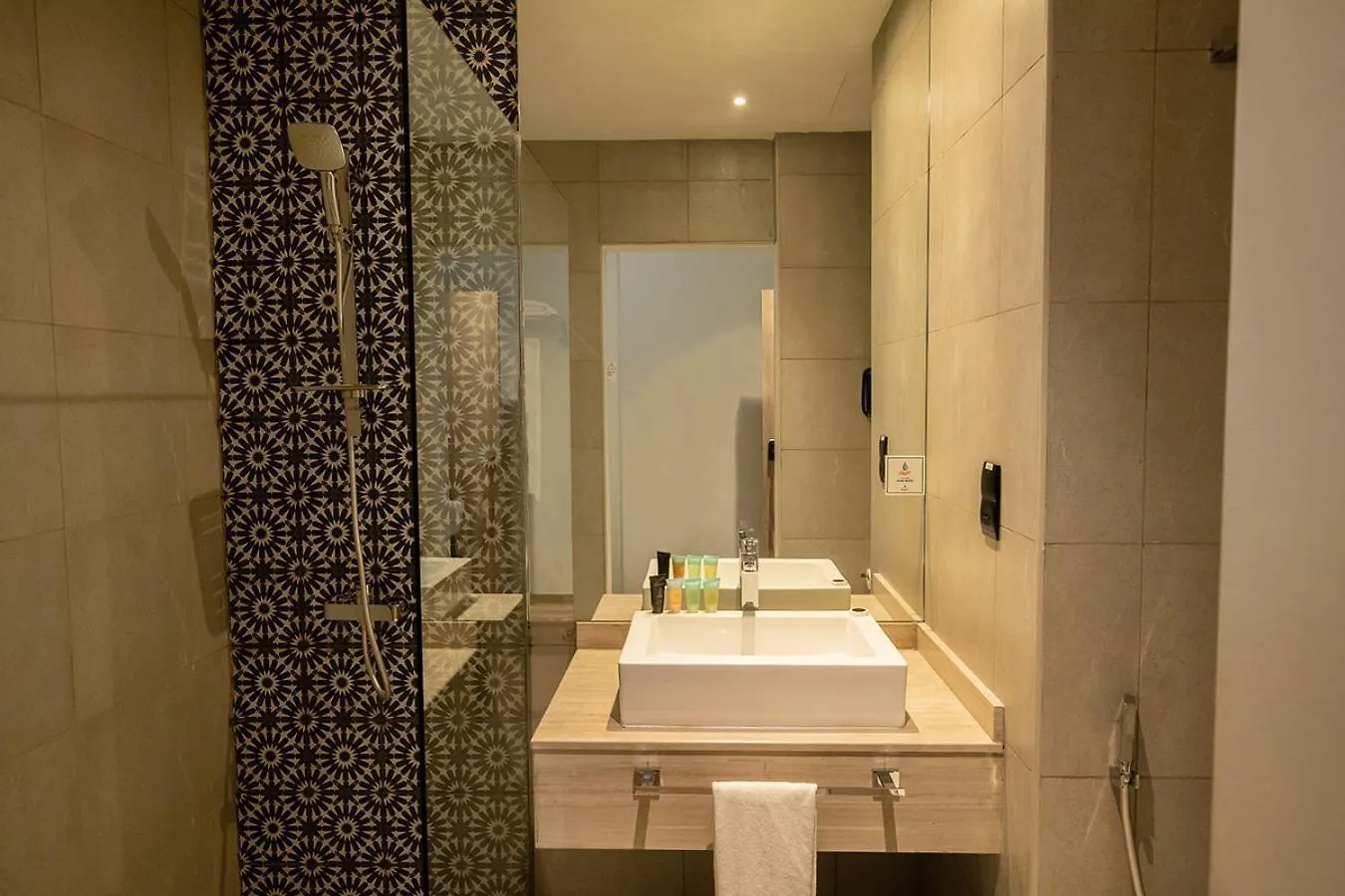 Grand Kingsgate Jaddaf Waterfront Hotel By Millennium Dubai 4*,